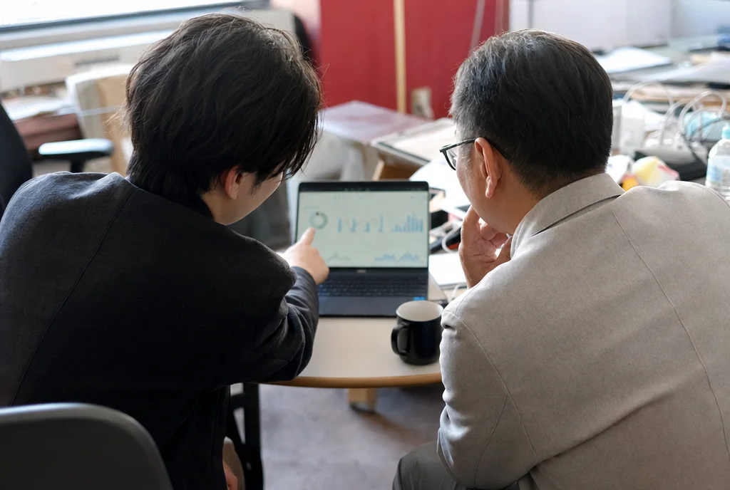 1対1でAI活用を伴走支援する様子（イメージ）